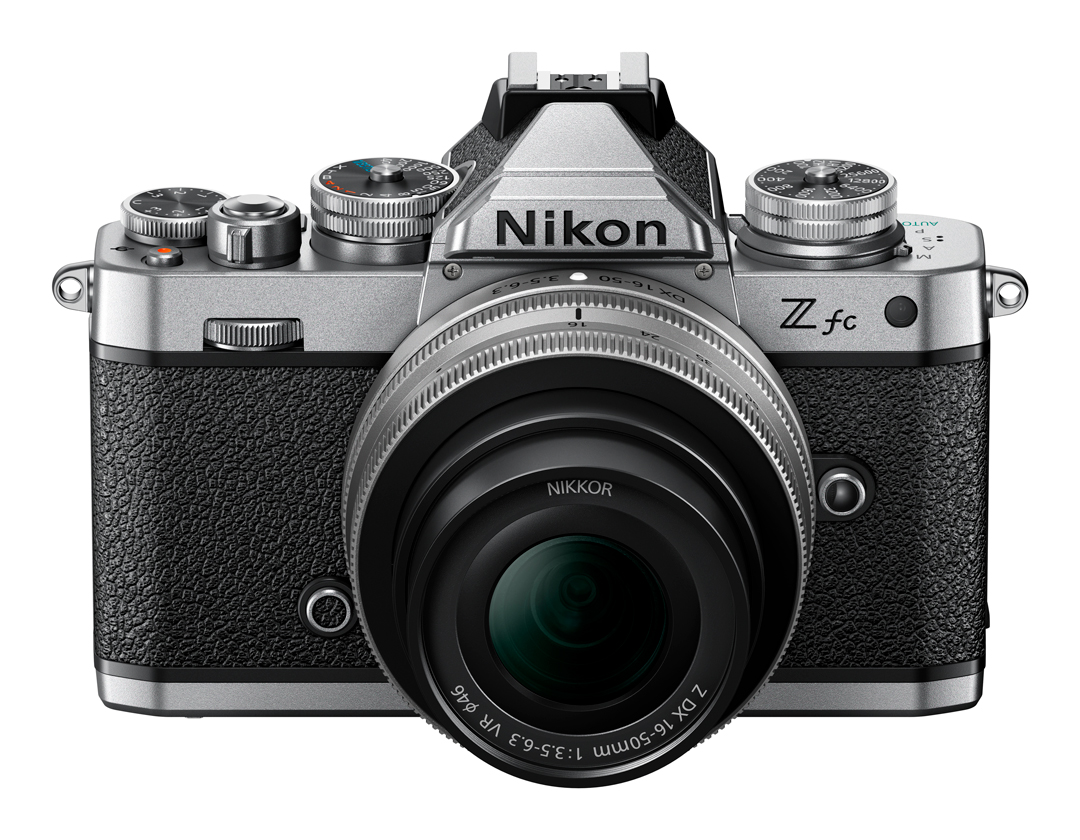 Câmera Nikon Z fc + NIKKOR Z DX 16-50mm f / 3.5-6.3 VR (edição Silver) + SD 64GB 1000X